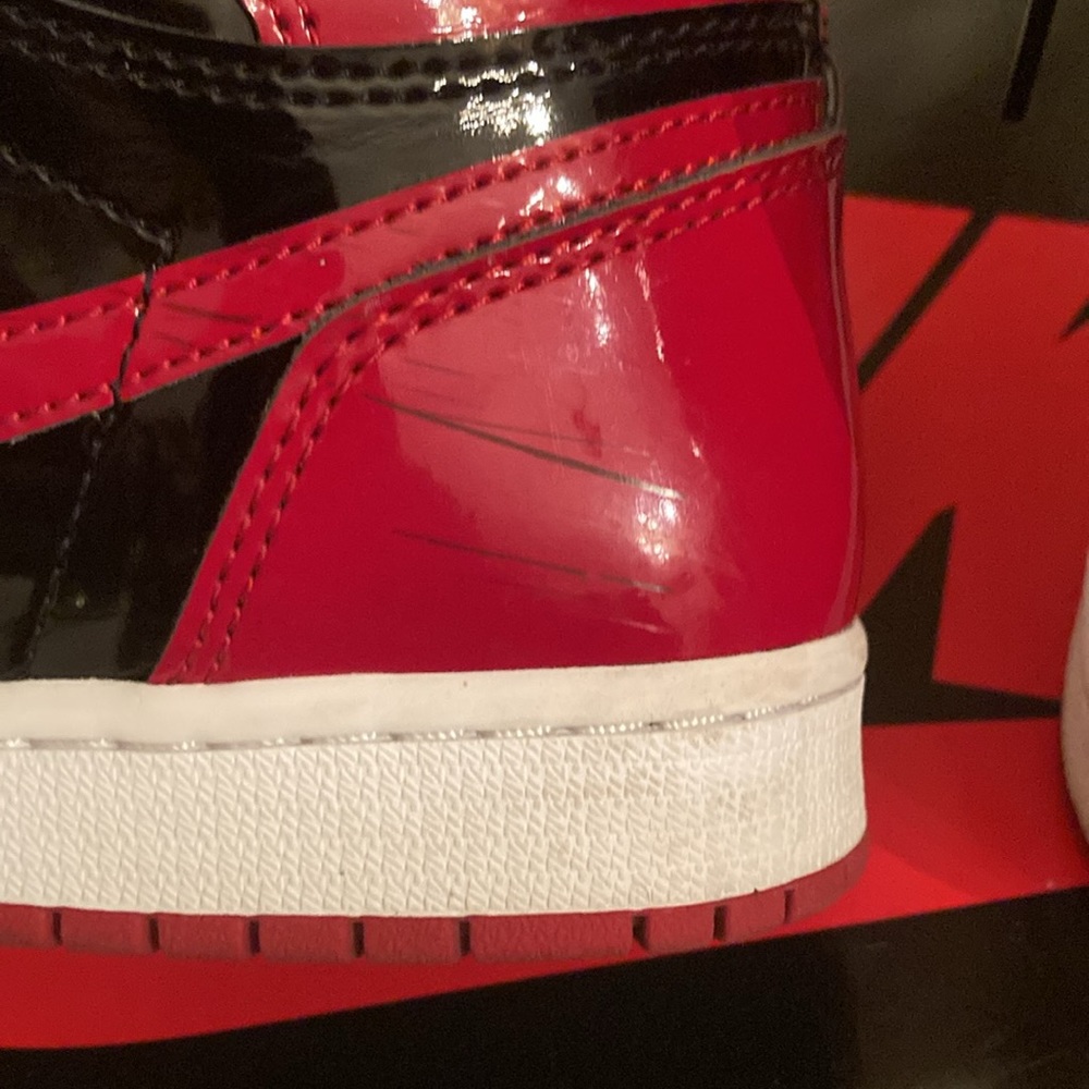 Air Jordan 1 Retro High OG 6.5 red and black patent - Picture 7 of 13
